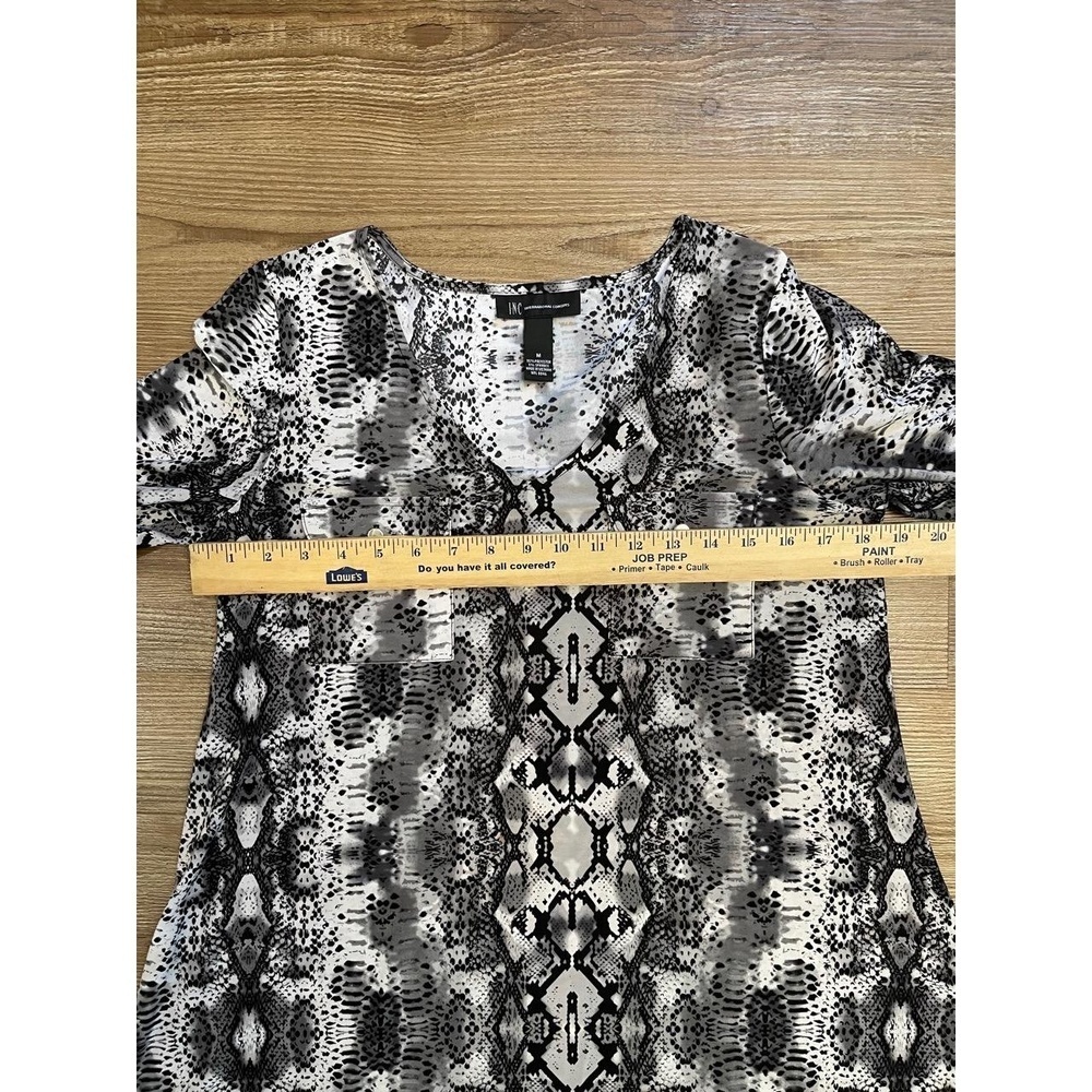 INC International Concepts Diamond Python Front Pockets Gray Blouse Top Size M - Picture 3 of 11